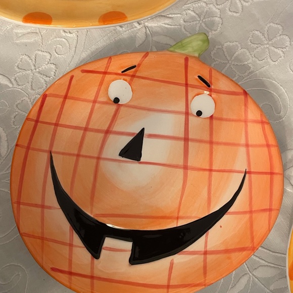 Halloween Pumpkin Plates - Picture 5 of 5